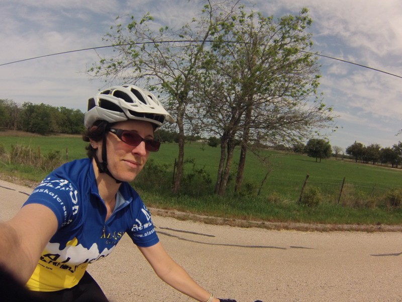 Unfortunately, the handlebar mount broke half way through the ride... so I could just hold the camera and take a picture.